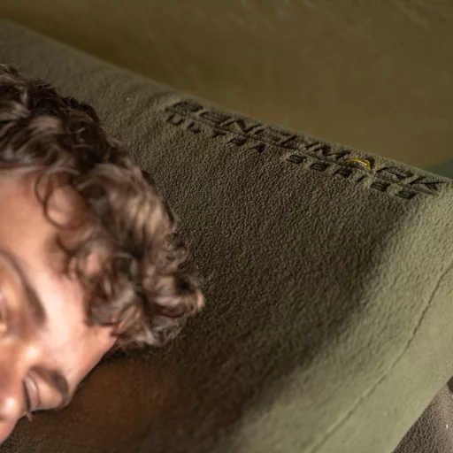 AVID Benchmark Ultra Memory Foam Pillow - memóriahabos párna