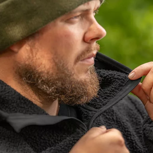 AVID SHERPA PULLOVER - Fekete sherpa kapucnis pulóver