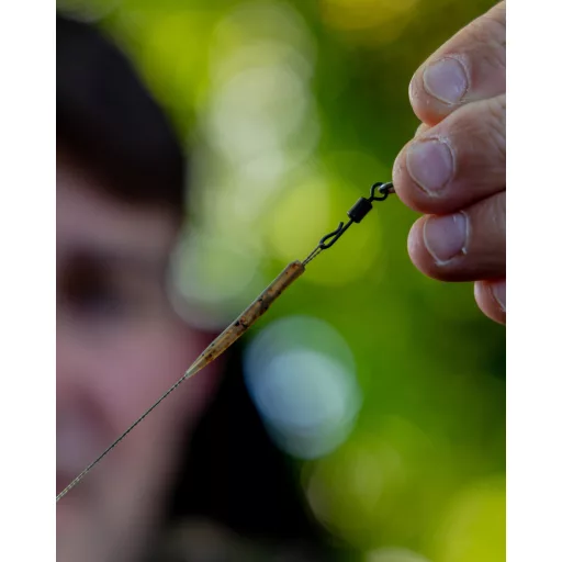 FOX Edges Wide Gape Size 8 20lb Camotex Semi Stiff 2pcs