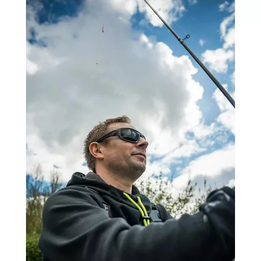 MATRIX WRAPS POLARISED SUNGLASSES