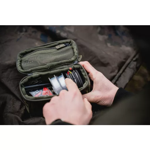 Nash Subterfuge Tackle Pouch Medium - közepes méretű profi szerelékes táska