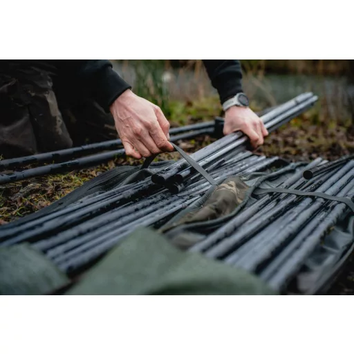 Nash Subterfuge Bushwhacker & Prodding Stick Bag - medertapogató és etetőrúd tartó táska